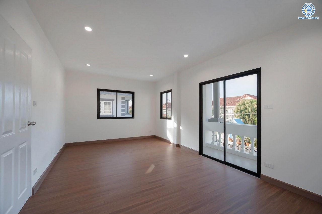 บ้านมือสองตกแต่งใหม่ โครงการ มณียา3 รัตนาธิเบศร์-ท่าอิฐ แบรนด์ Property Perfect หลังใหญ่ เนื้อที่ 61.3 ตร.ว. ฟังก์ชันครบ 3 ห้องนอน 2 ห้องน้ำ 1 ห้องอเนกประสงค์ 3 ที่จอดรถ บนทำเลเชื่อมต่อถนนรัตนาธิเบศร์ และถนนราชพฤกษ์ ใจกลาง 2 เซ็นทรัลฯ ใกล้ MRT "สถานีบางรักน้อยท่าอิฐ" และทางด่วน "งามวงศ์วาน"